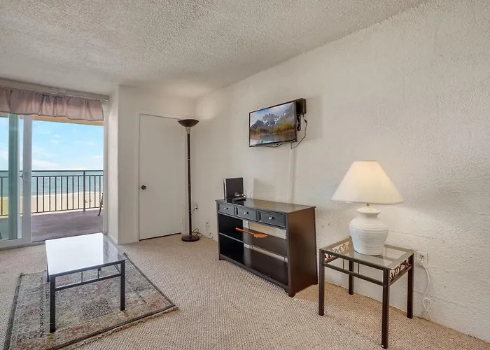Polynesian 502 Apartment